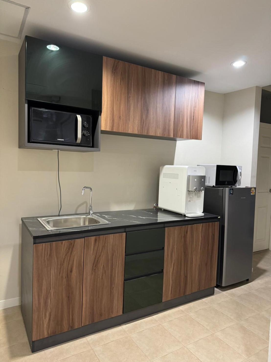 Khách sạn Em Sukhumvit - Near Terminal 21, Em District Malls, Bts And Mrt Lines 3*