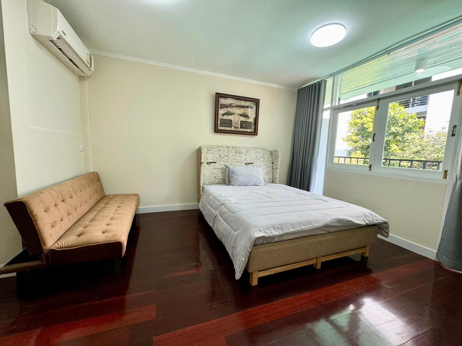 Khách sạn Em Sukhumvit - Near Terminal 21, Em District Malls, Bts And Mrt Lines